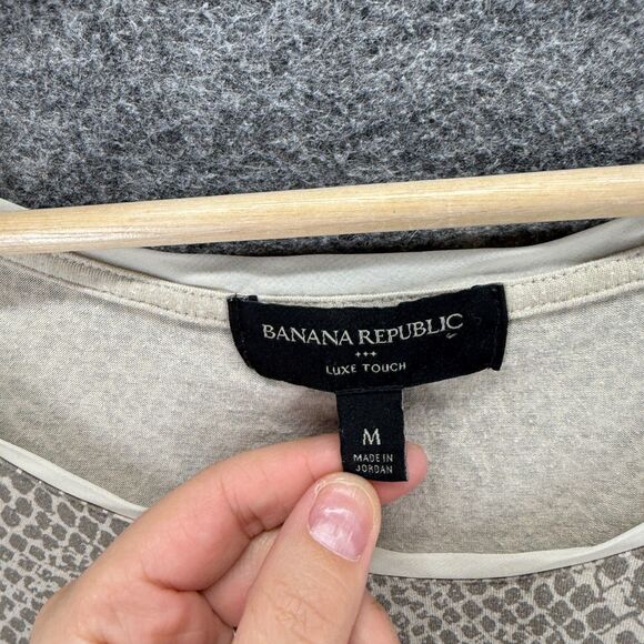 Banana Republic T-Shirt Women M Medium Gray Animal Print Short Sleeve Rayon - Picture 3 of 7